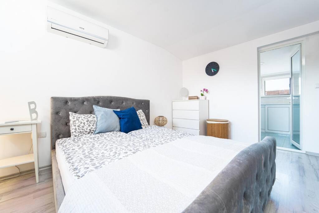 Central Apartment 2Bd Next To Vitosha Bul. София Екстериор снимка