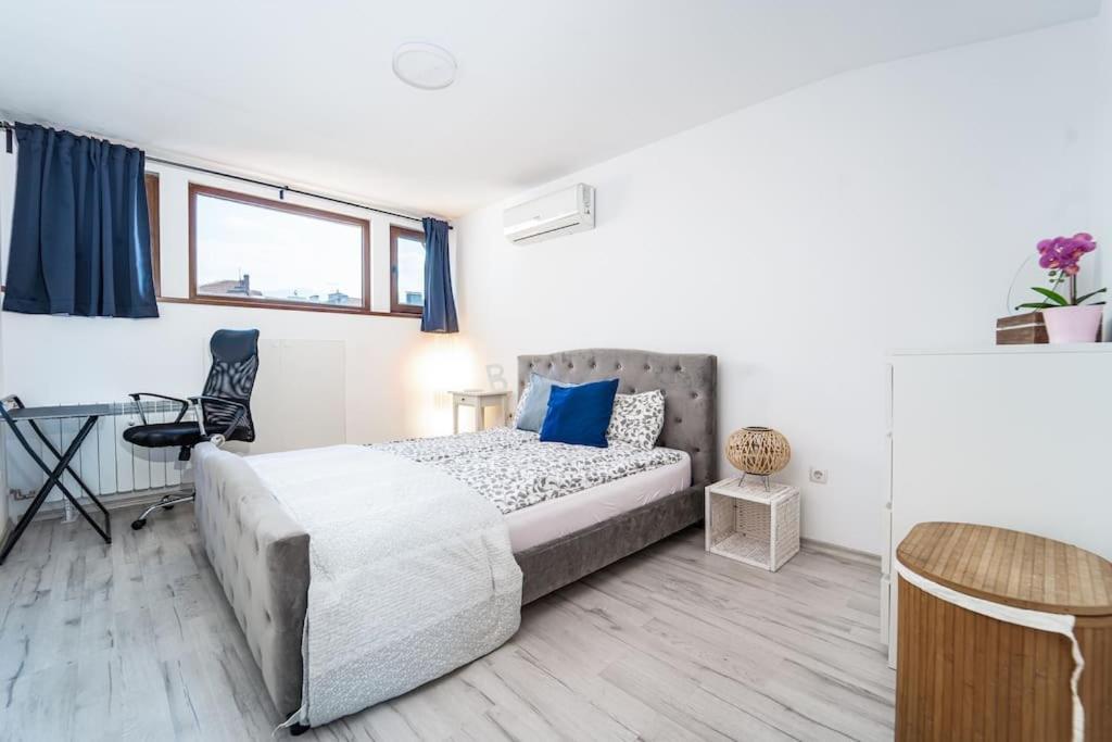 Central Apartment 2Bd Next To Vitosha Bul. София Екстериор снимка