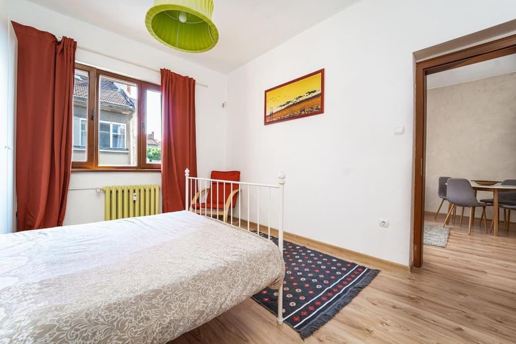 Central Apartment 2Bd Next To Vitosha Bul. София Екстериор снимка
